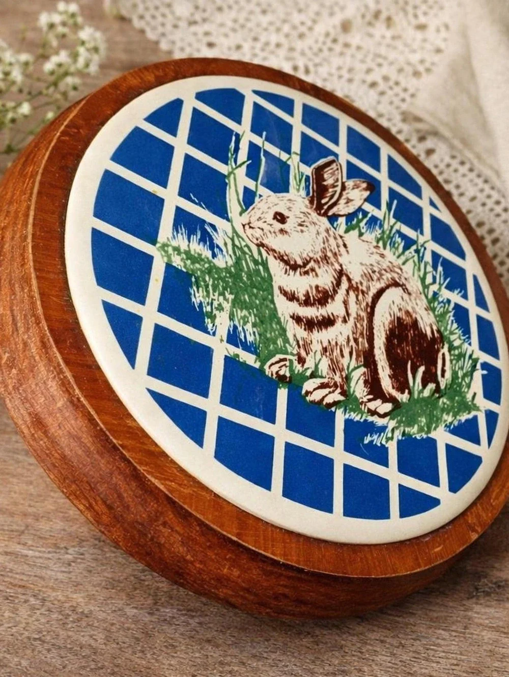 Farmhouse Trivet Bunny Artwork, Ceramic Tile, Round Vintage Rabbit Art